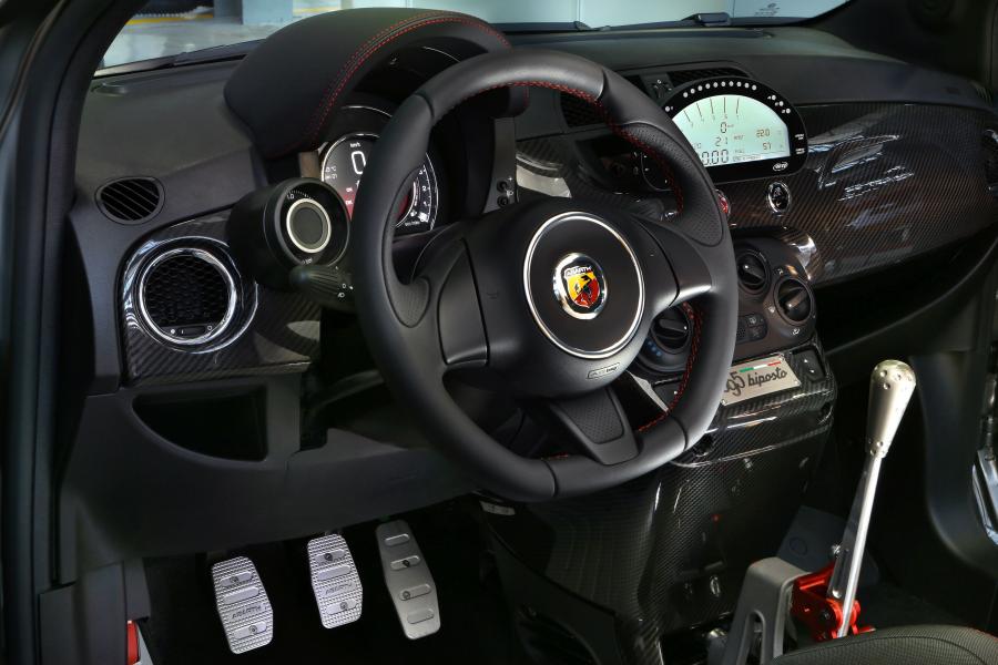 Панель приборов Abarth 695 Biposto 2014 года  (фото 30 из 32)